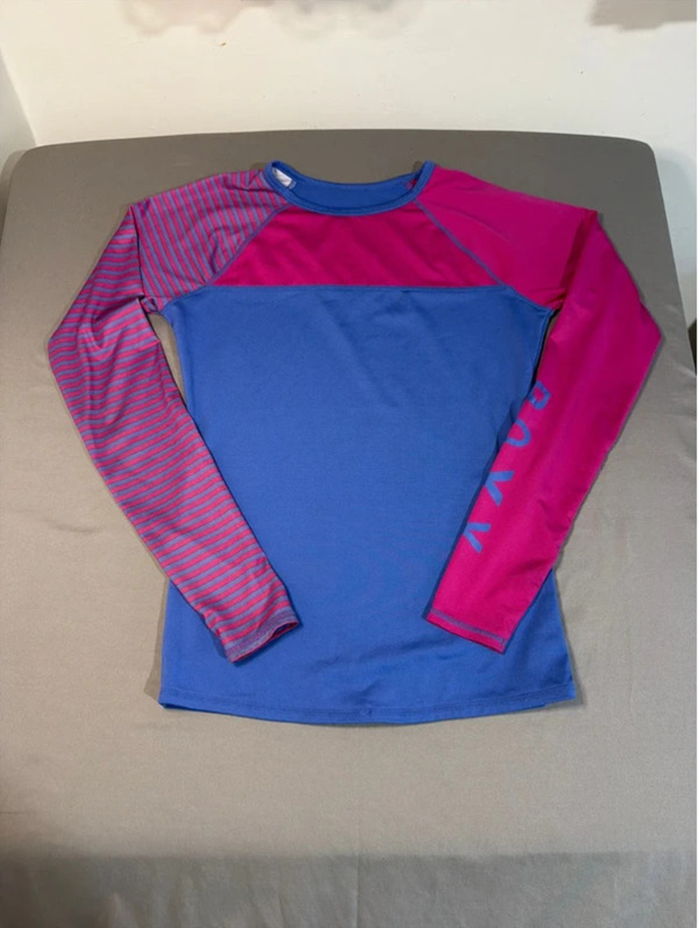 Roxy Colorblock Long Sleeve Activewear Shirt - Medium